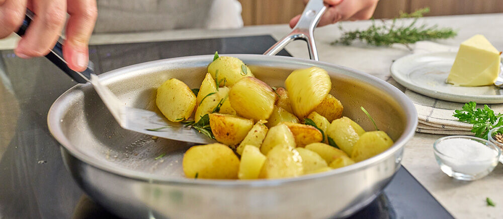 gebakken aardappelen in de pan